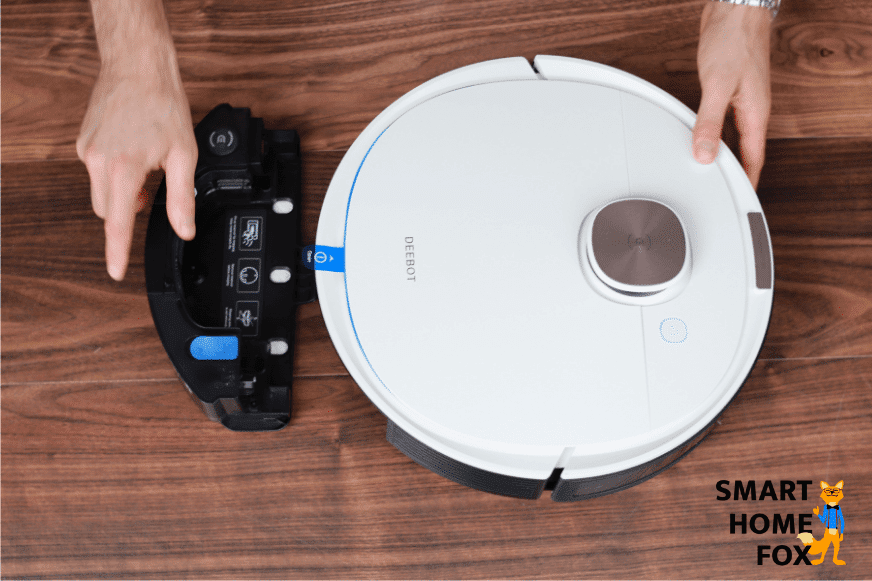 Attaching the water tank of the Deebot OZMO T8 to the vacuum-mopping robot